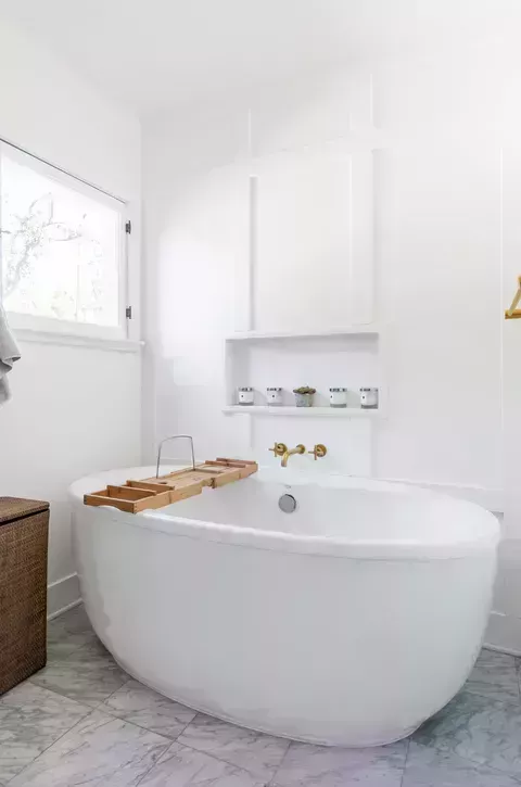 El interior de una reluciente casa de campo victoriana en California 