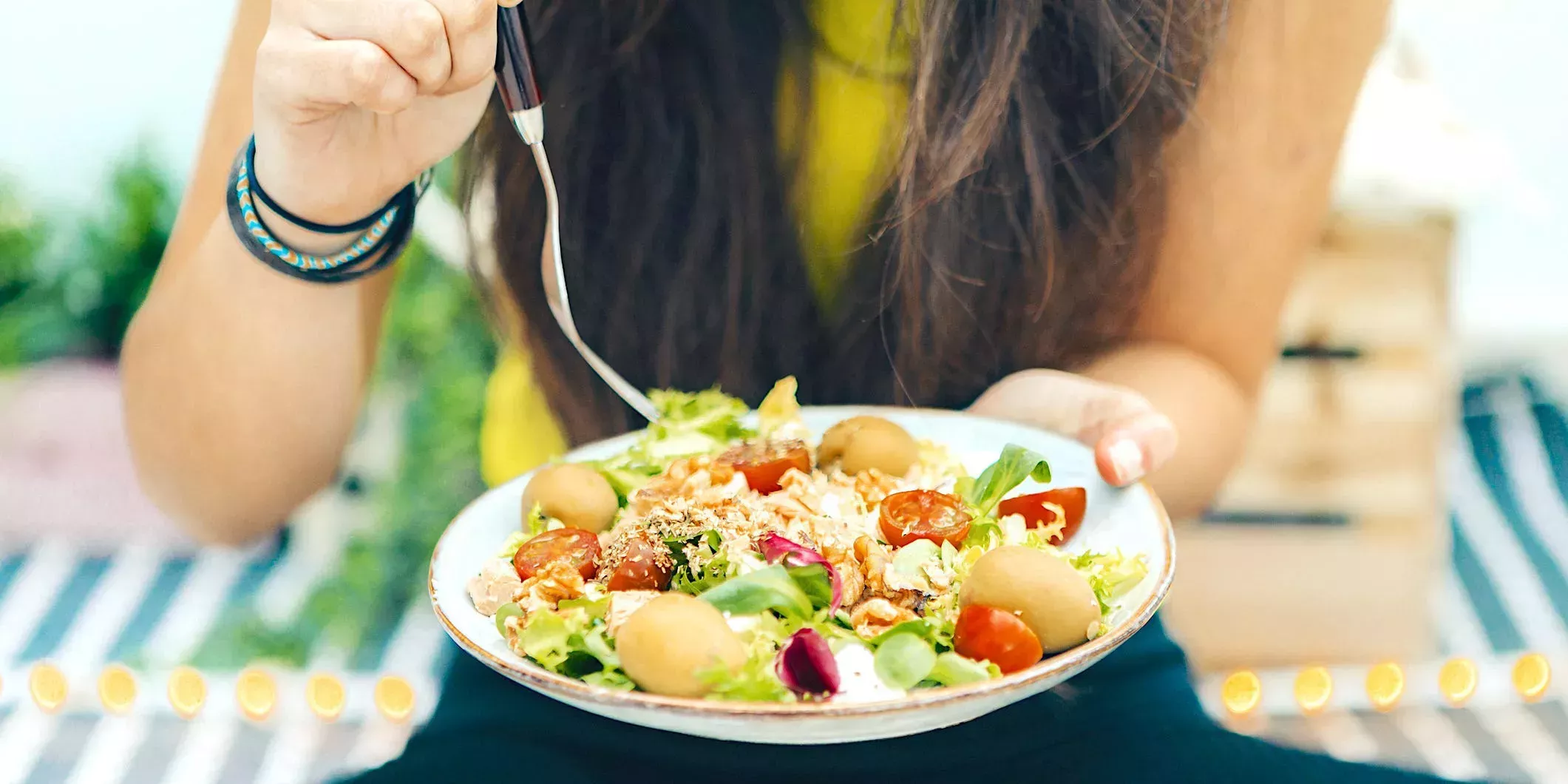 Es probable que estés comiendo demasiadas grasas saturadas y sodio y no suficientes verduras - incluso si crees que tienes una dieta saludable