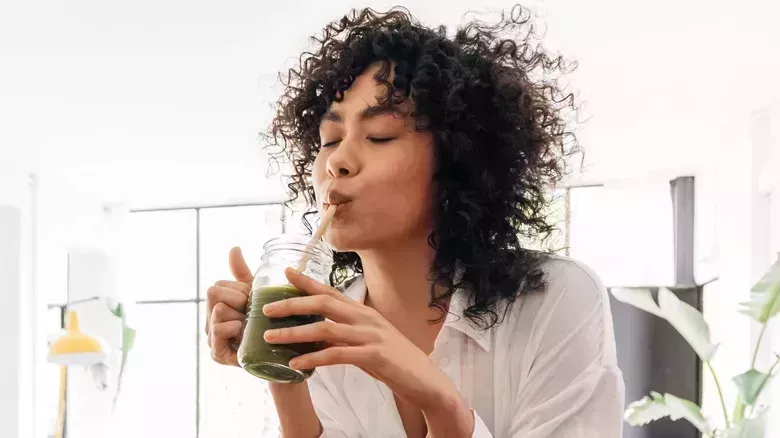 La guía definitiva para cuidar el cabello rizado 4B