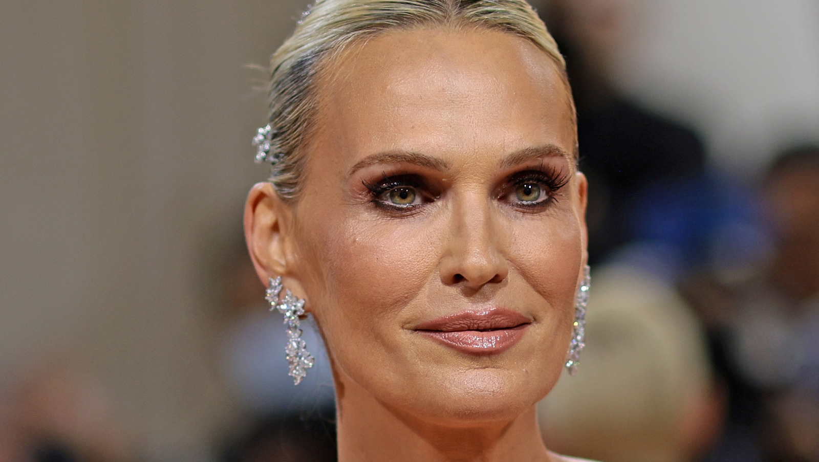 Molly Sims comparte el truco que aprendió de la maquilladora de Beyoncé - Exclusivo