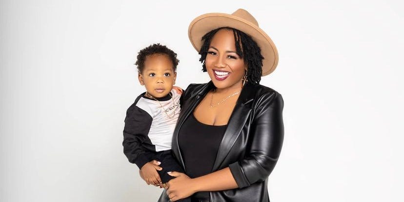 Soy una madre negra que opta por una crianza suave. Eso me ha hecho una madre más feliz.