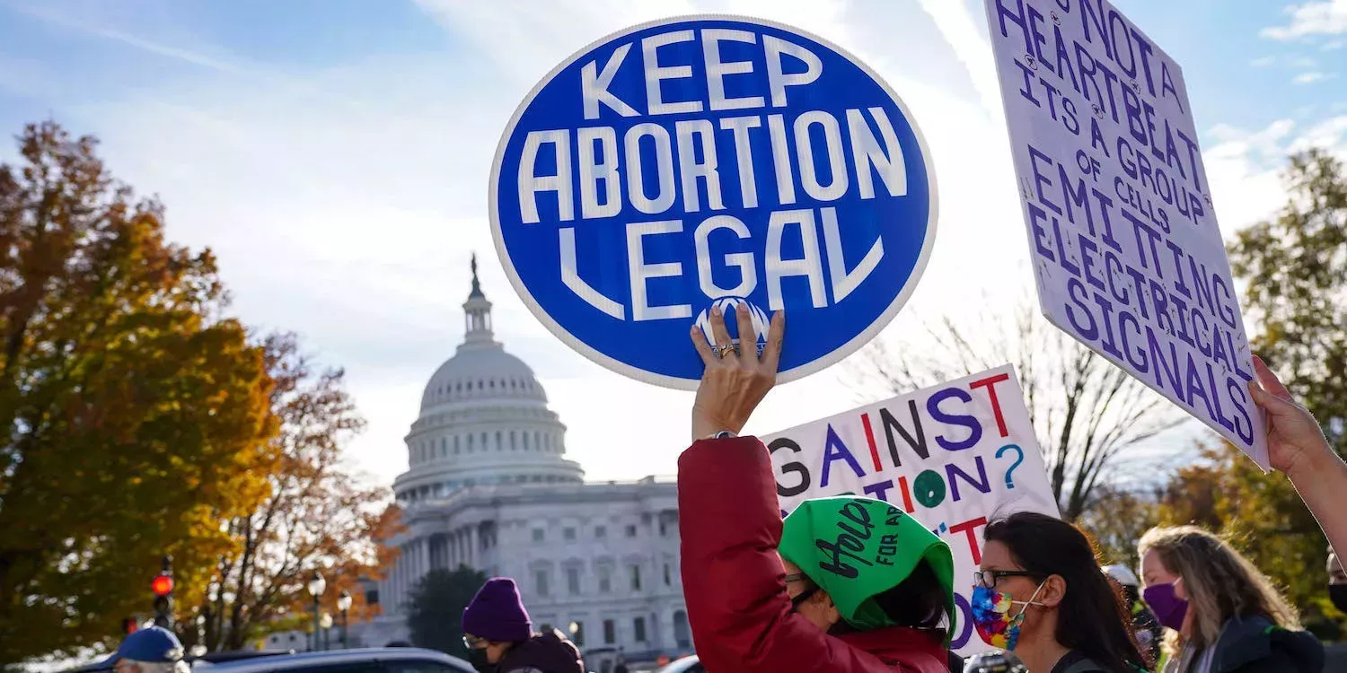 Una ginecóloga dice que teme ser arrestada por practicar abortos en Indiana, por lo que va a obtener la licencia para ejercer en otros estados