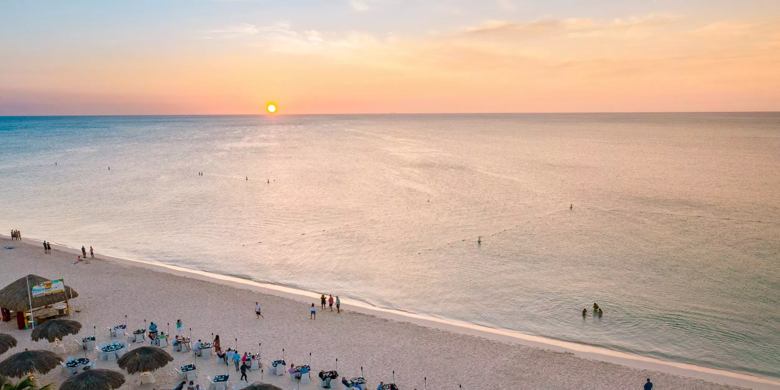 4 señales de que el agua no es segura para el baño, ya sea por algas tóxicas o por residuos humanos