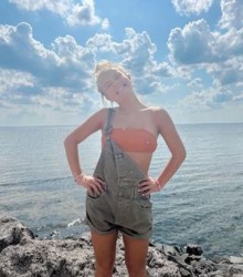 5 maneras de proteger tu piel mientras disfruta del sol este verano