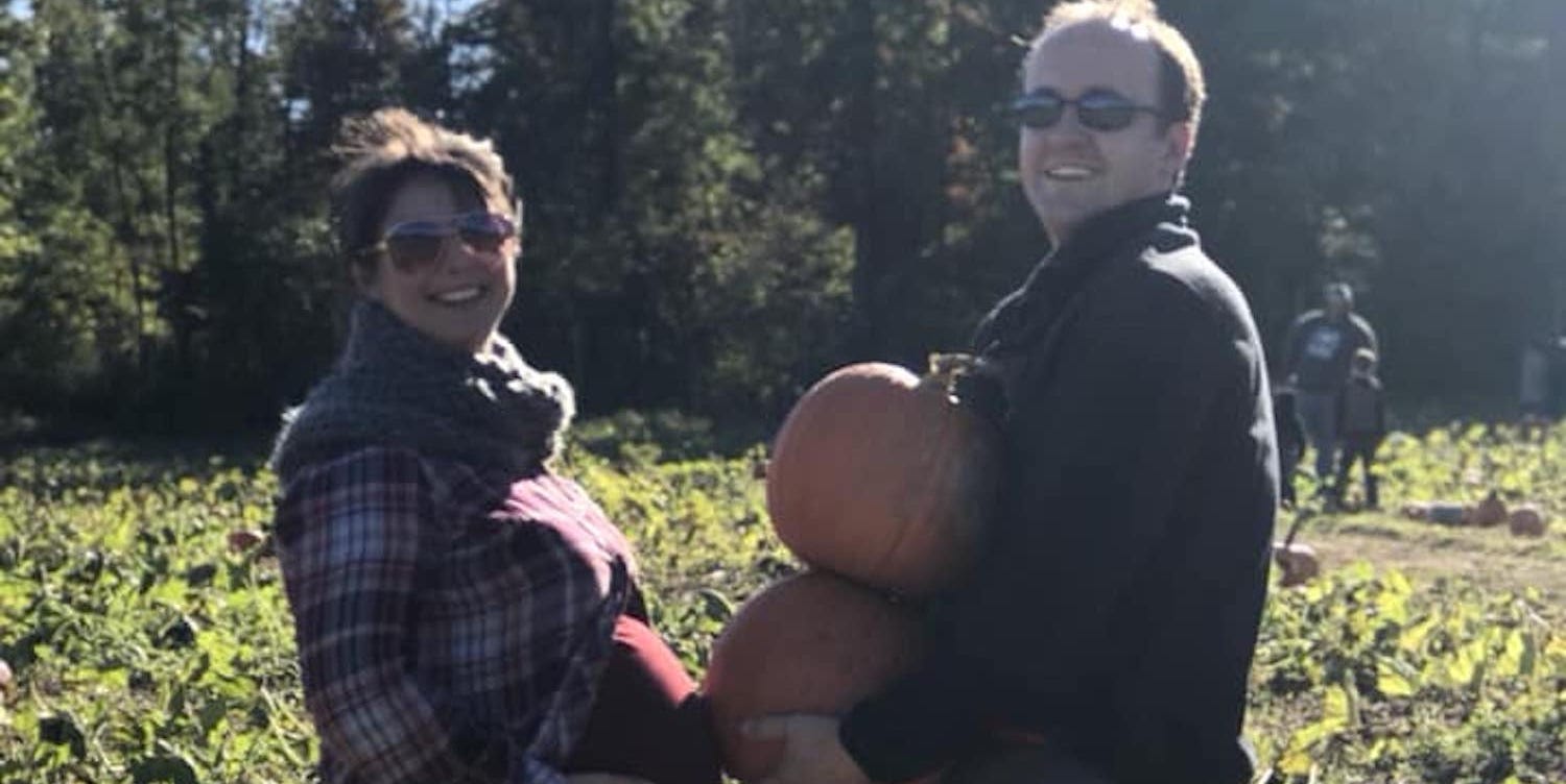 La terrible experiencia de una mujer teniendo que llevar a su hijo muerto en el útero