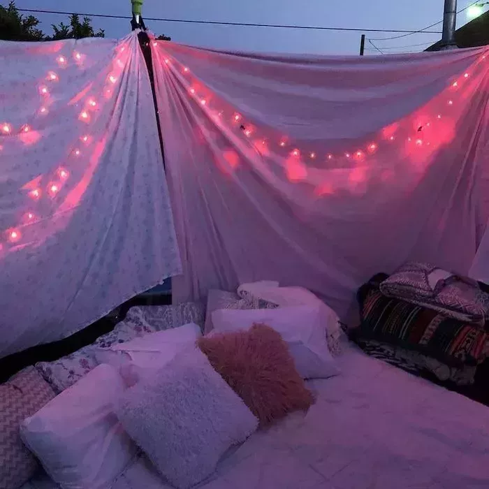 Cómo crear un fuerte de cama elástica para tu próxima fiesta de pijamas