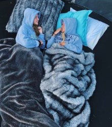 Cómo crear un refudio con una cama elástica para una fiesta de pijamas