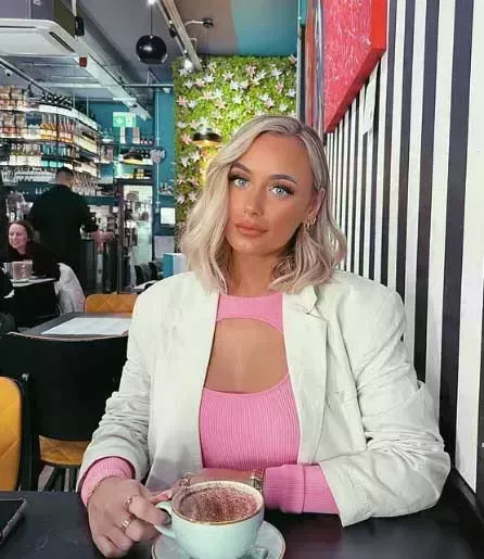 El atractivo duradero de la botella de agua de Love Island