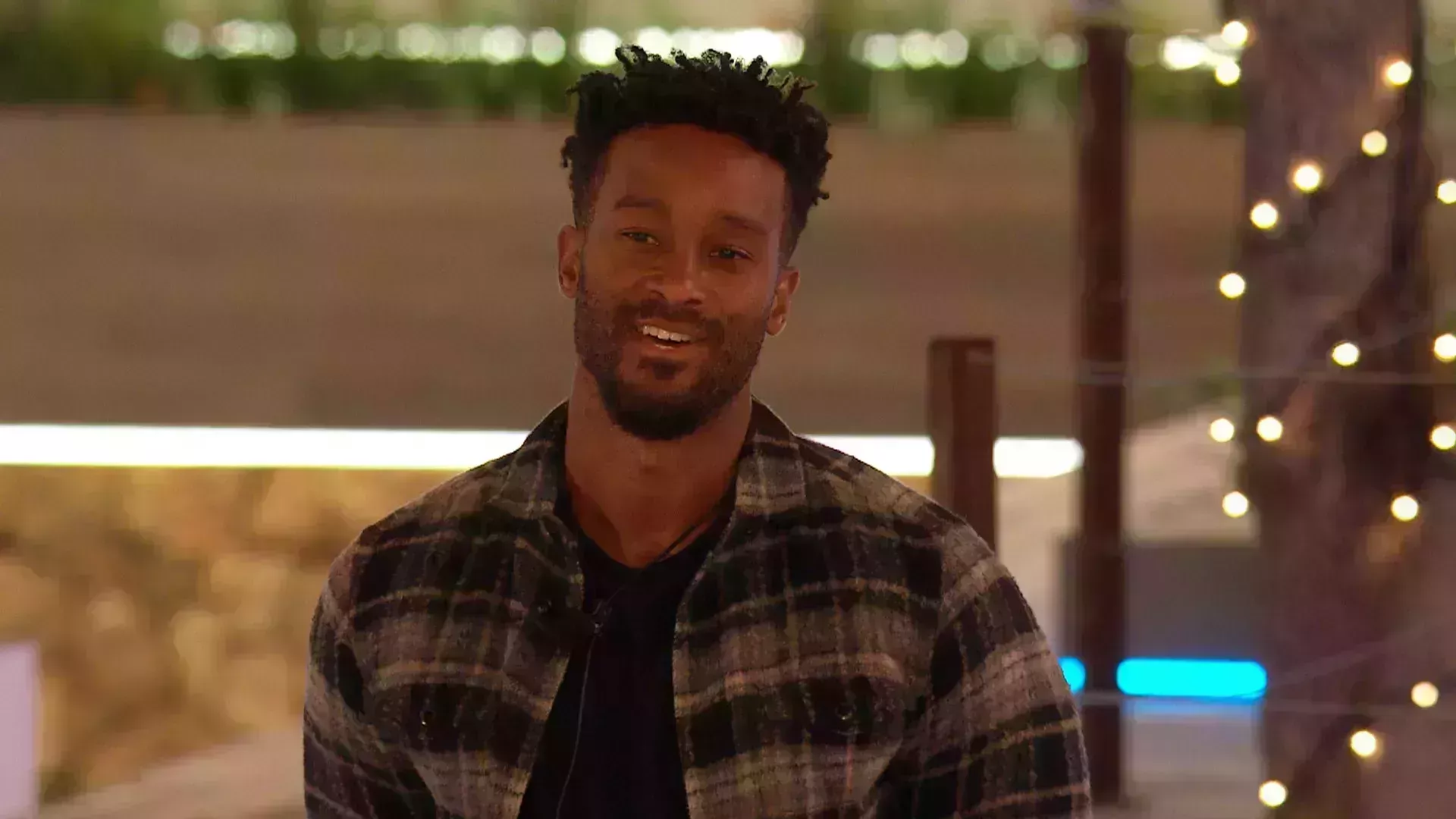 El atractivo duradero de la botella de agua de Love Island