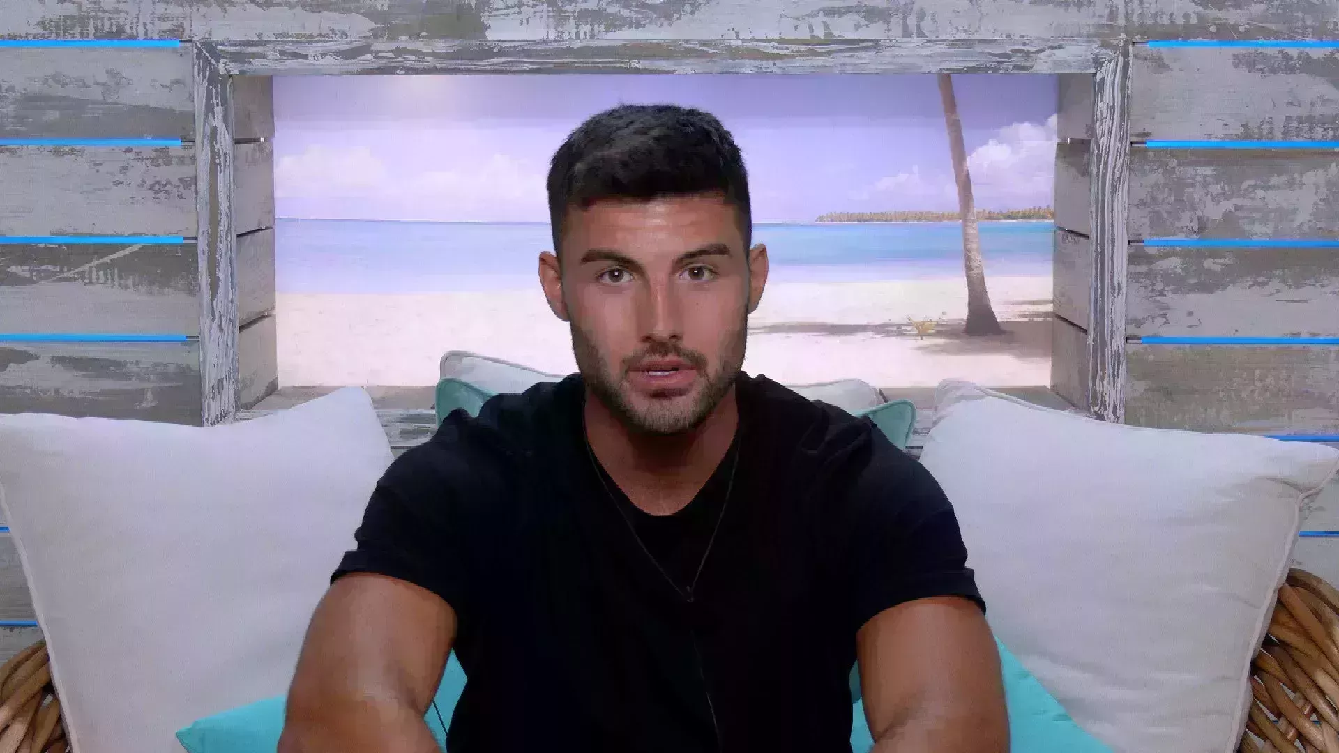 El atractivo duradero de la botella de agua de Love Island