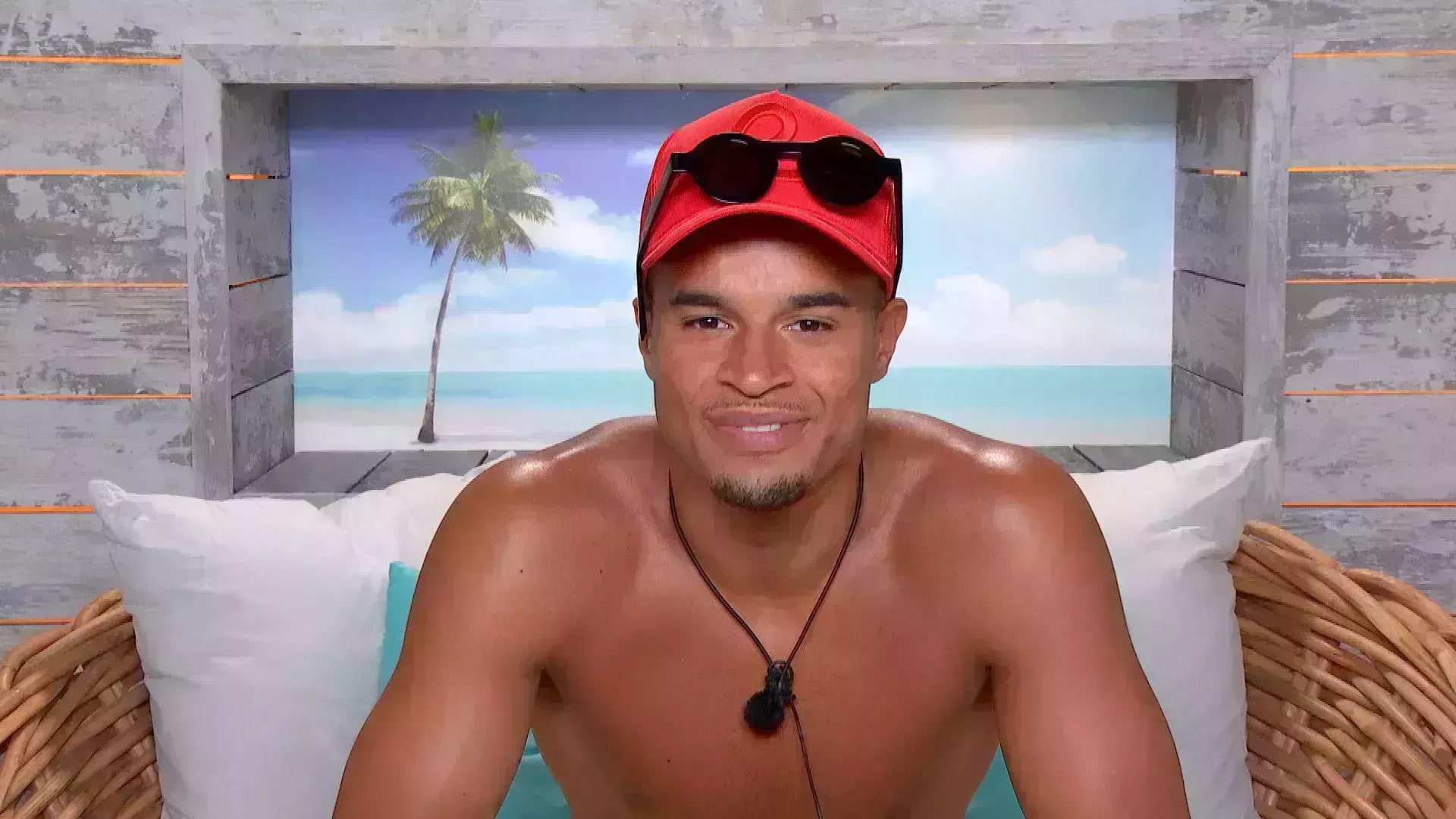 El atractivo duradero de la botella de agua de Love Island