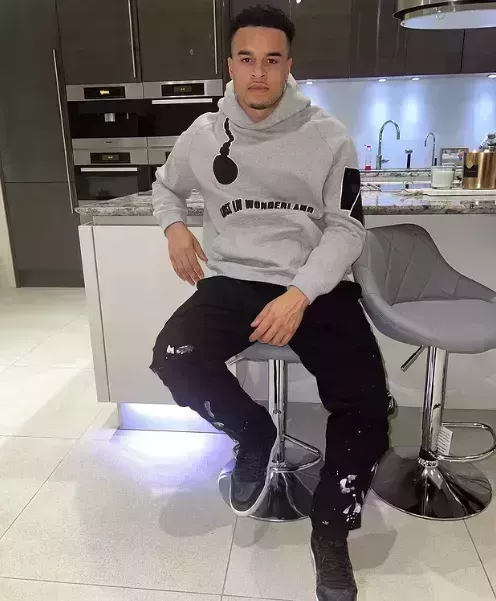 El atractivo duradero de la botella de agua de Love Island