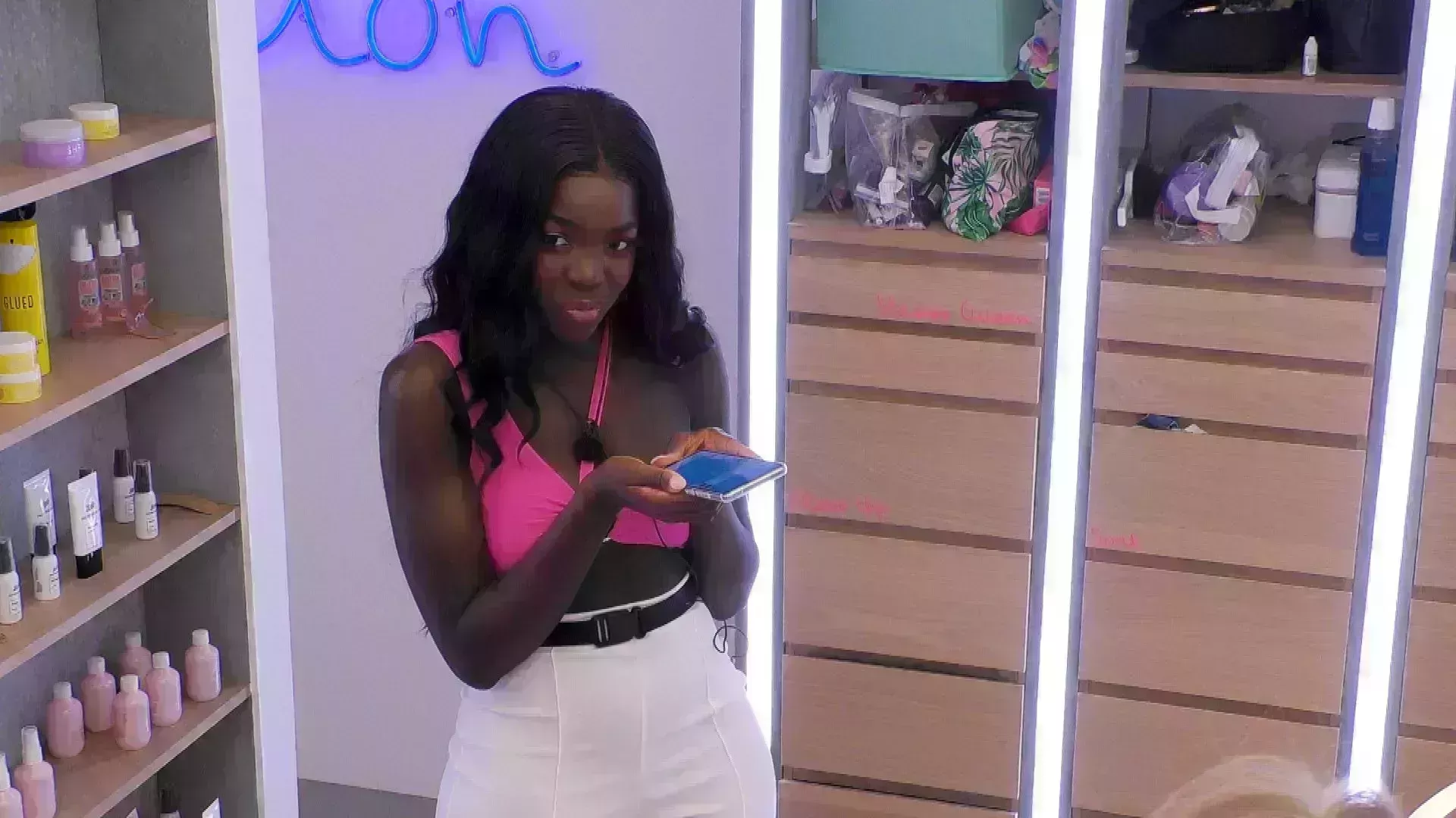 El atractivo duradero de la botella de agua de Love Island