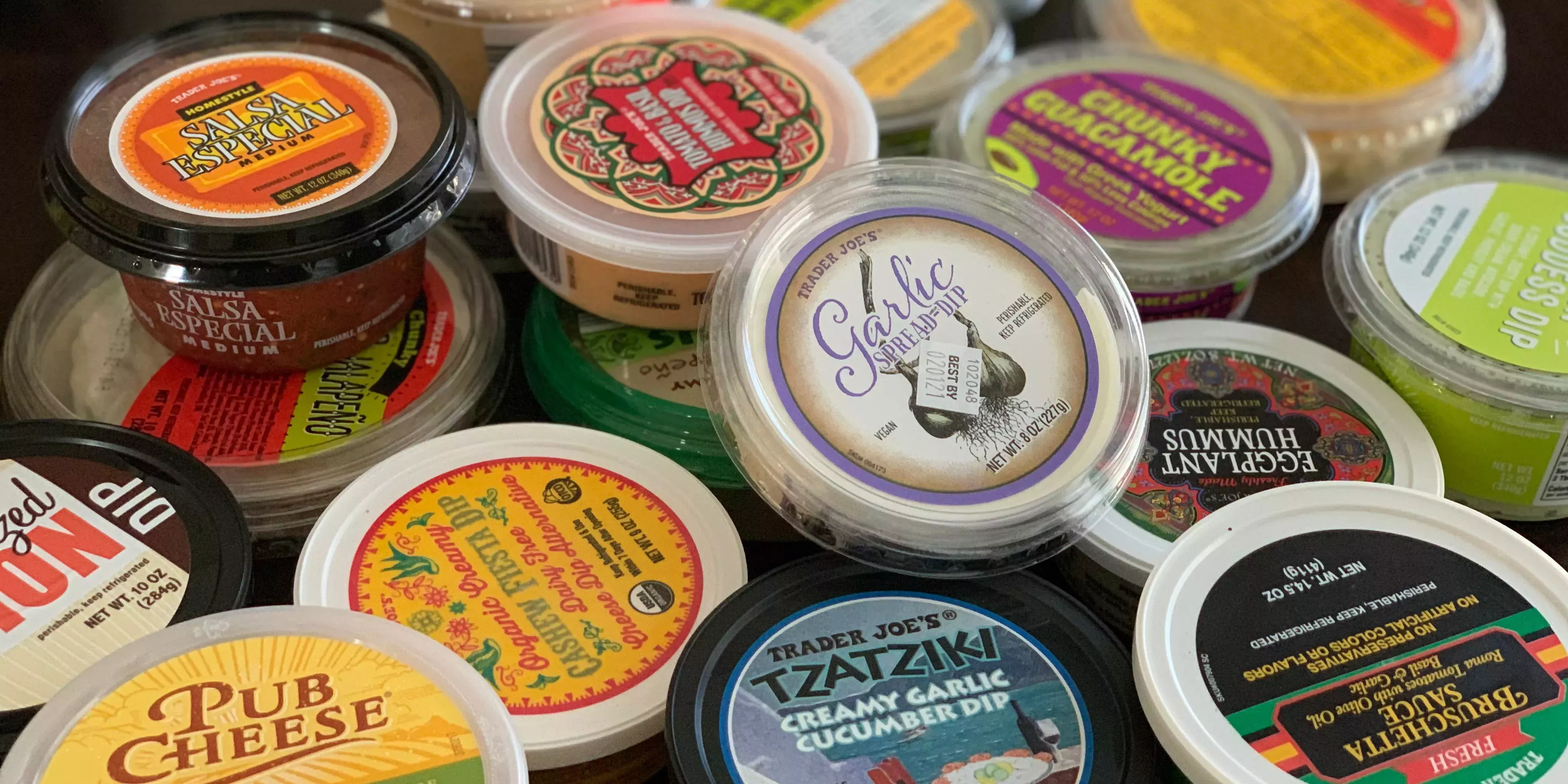 He probado 19 de las salsas más populares de Trader Joe's y volvería a comprar al menos la mitad de ellas