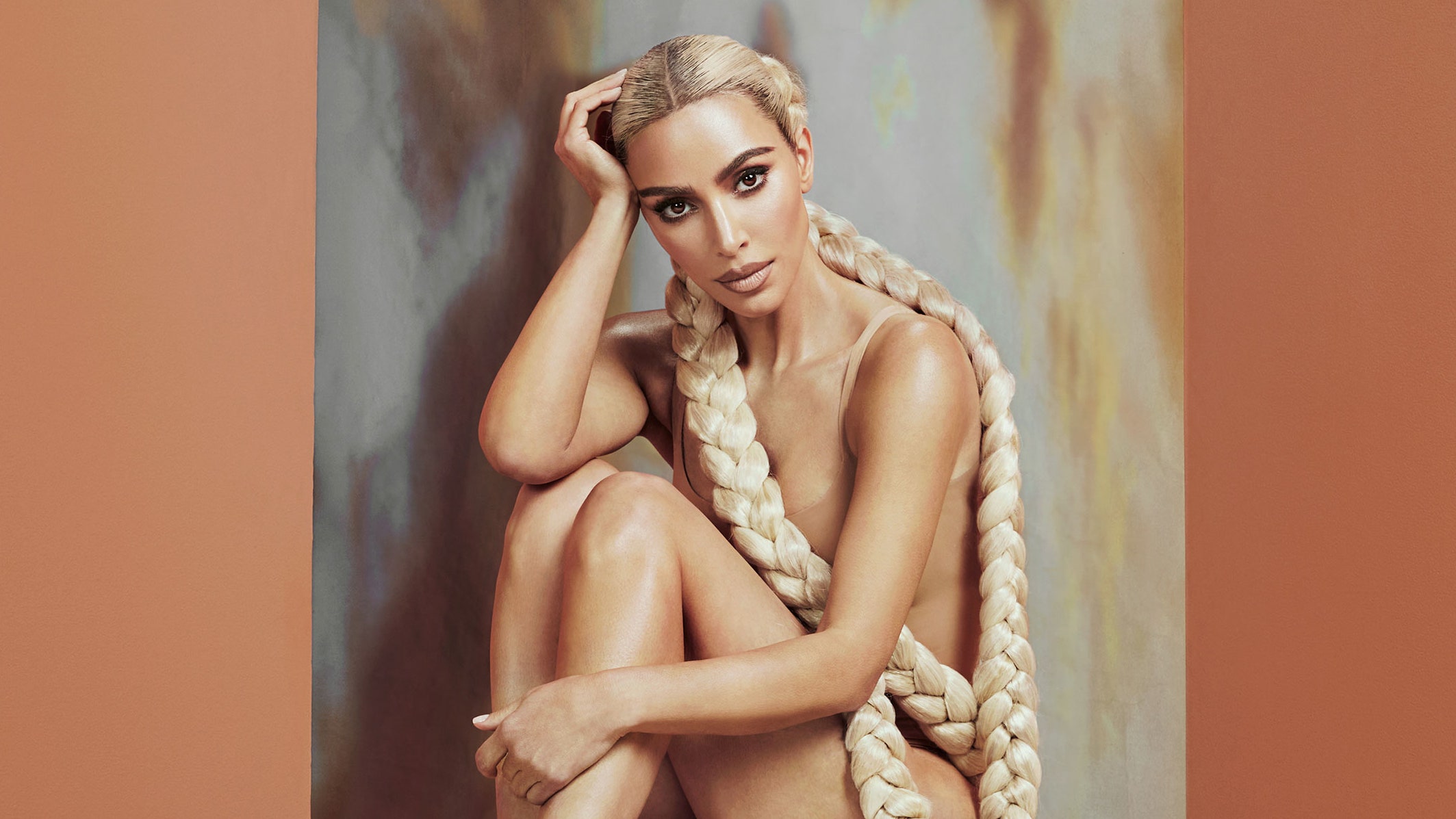 Kim Kardashian lleva el pelo más largo de su vida en su sesión de portada de 'Allure'