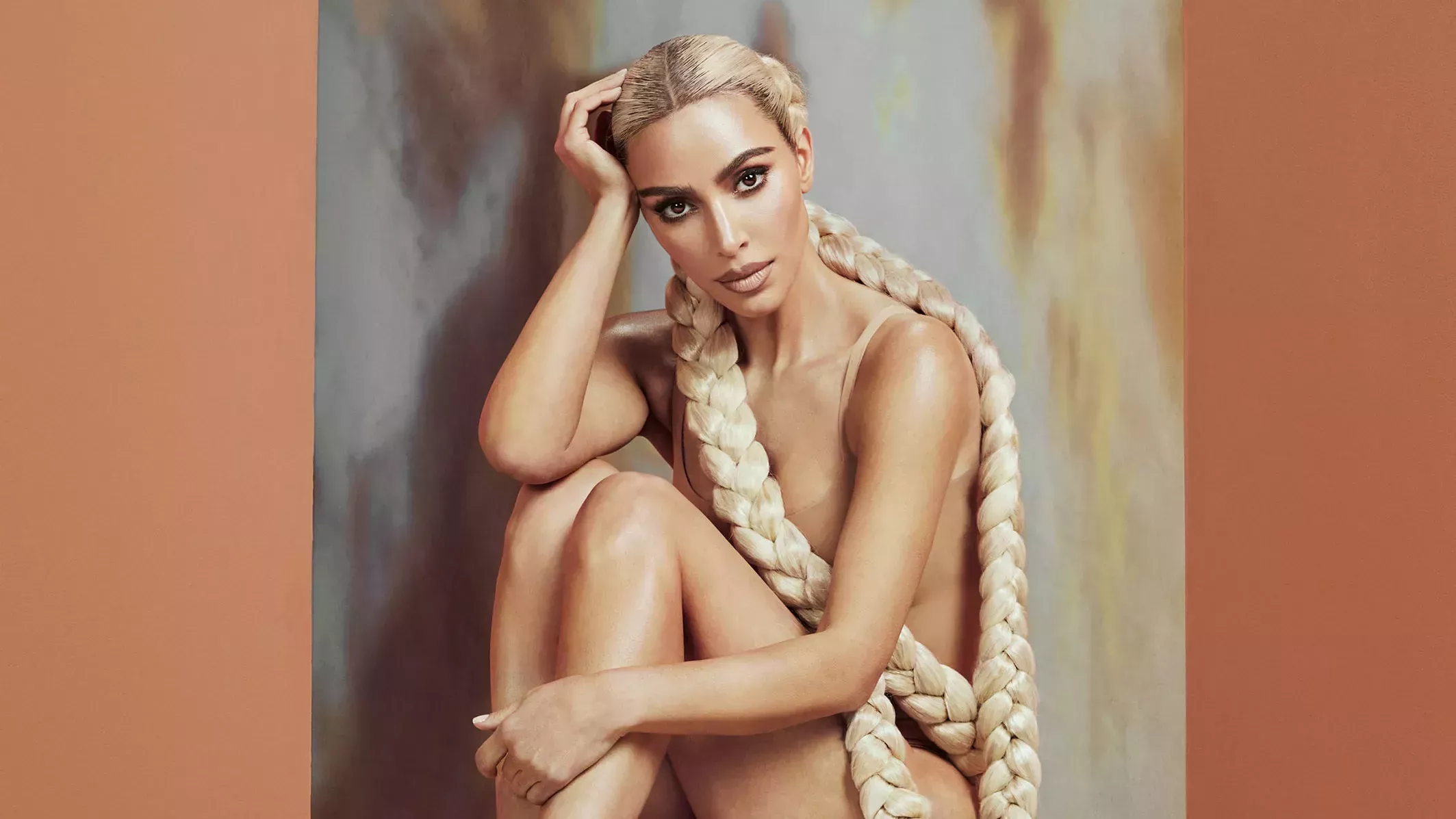 Kim Kardashian lleva el pelo más largo de su vida en su sesión de portada de 'Allure'