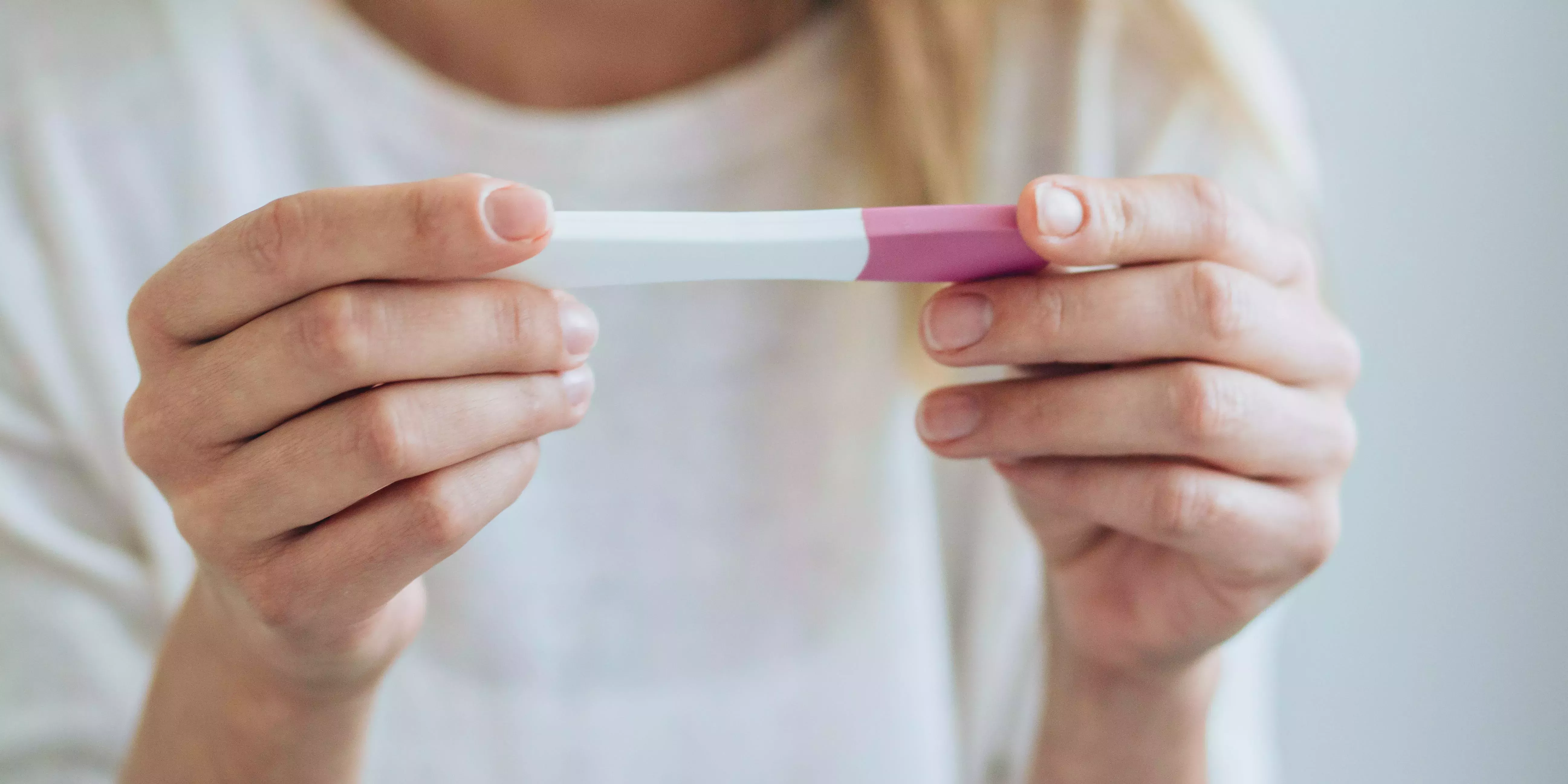 Los ginecólogos advierten que las niñas menores de 15 años que dan a luz pueden sufrir consecuencias mortales mientras los legisladores siguen restringiendo el derecho al aborto