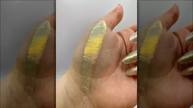 Sombras de ojos multicromáticas que querrás añadir a tu colección de maquillaje