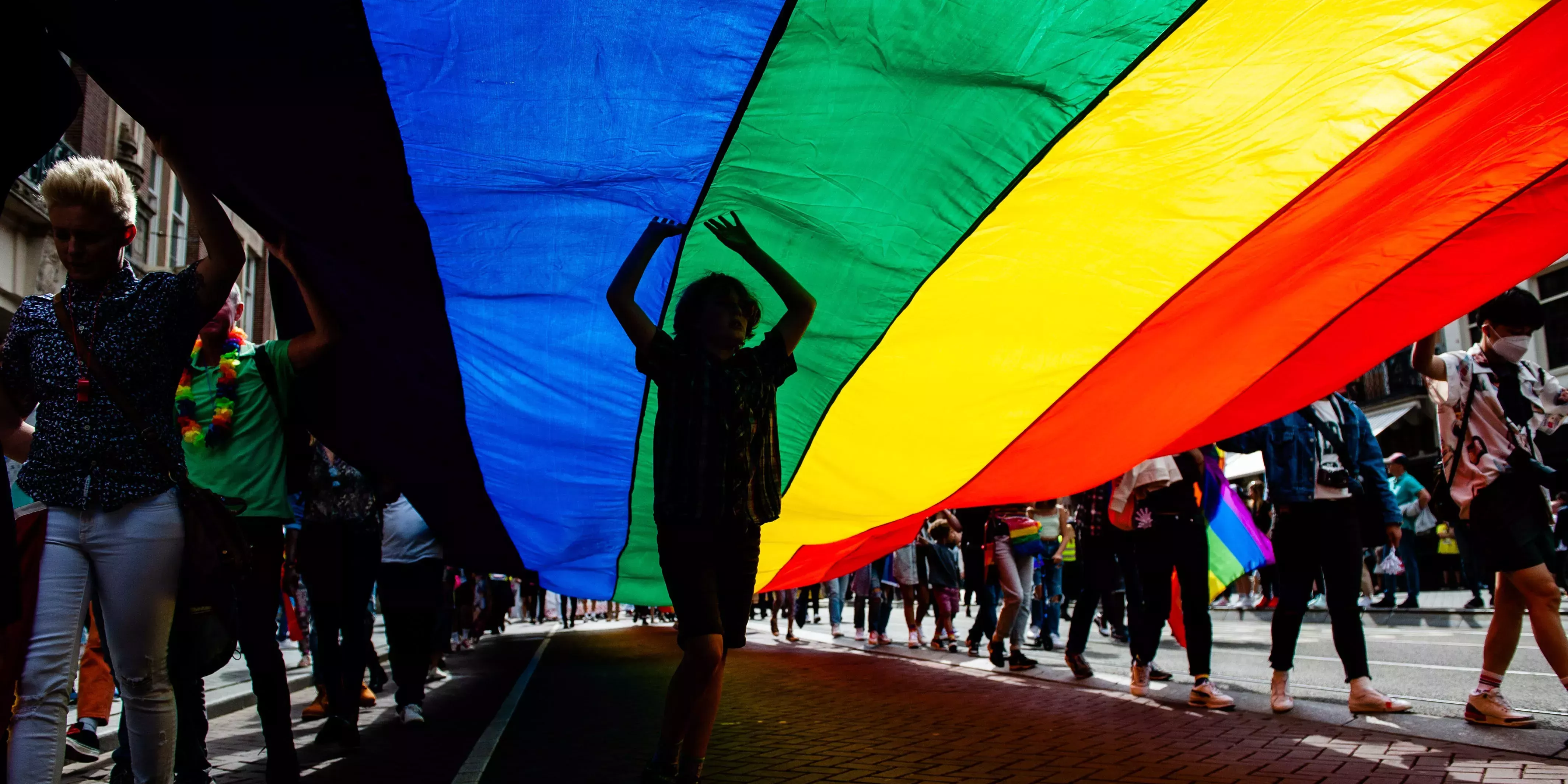 Una madre de un niño trans comparte sus consejos sobre cómo los padres pueden ofrecer apoyo a sus hijos en su transición