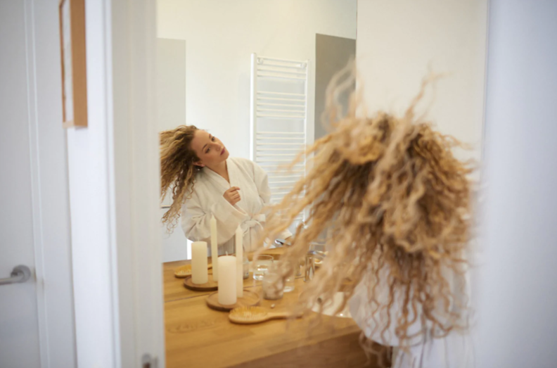 Cómo devolver la vida a tu cabello dañado después del verano