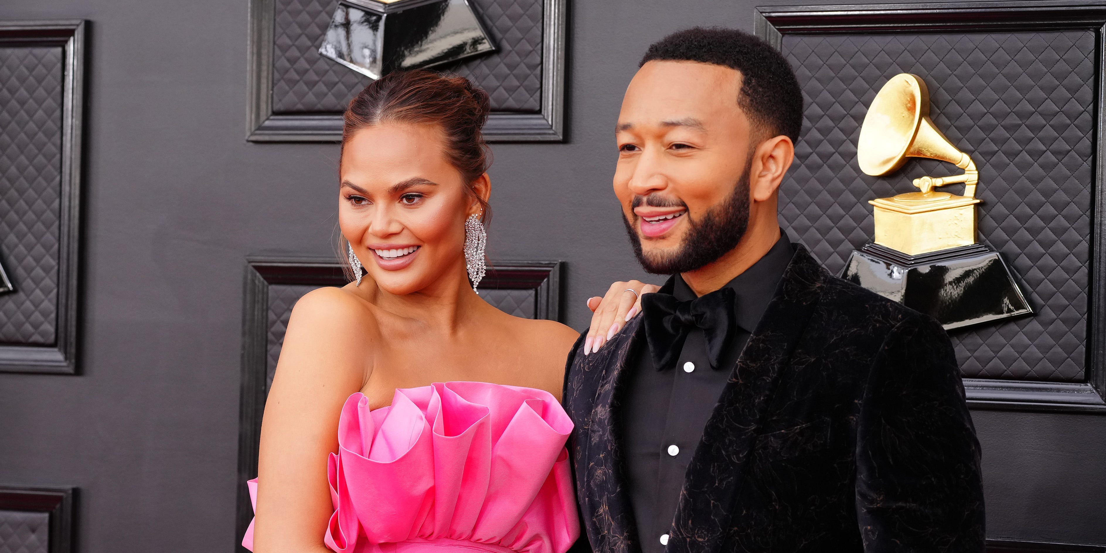 Chrissy Teigen anuncia su embarazo a través de un post en instagram