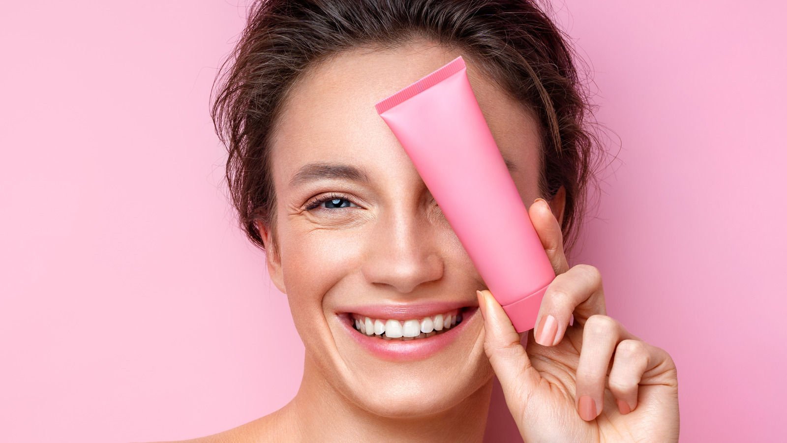 El lugar más importante para usar la crema de ojos que probablemente te estás perdiendo