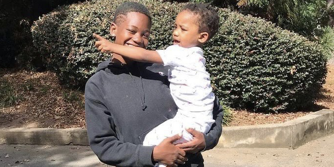 Esperar y sufrir": Aislada y sin trabajo, una madre de Georgia utilizó las redes sociales para documentar su experiencia con la viruela del mono y luchar contra la desinformación.