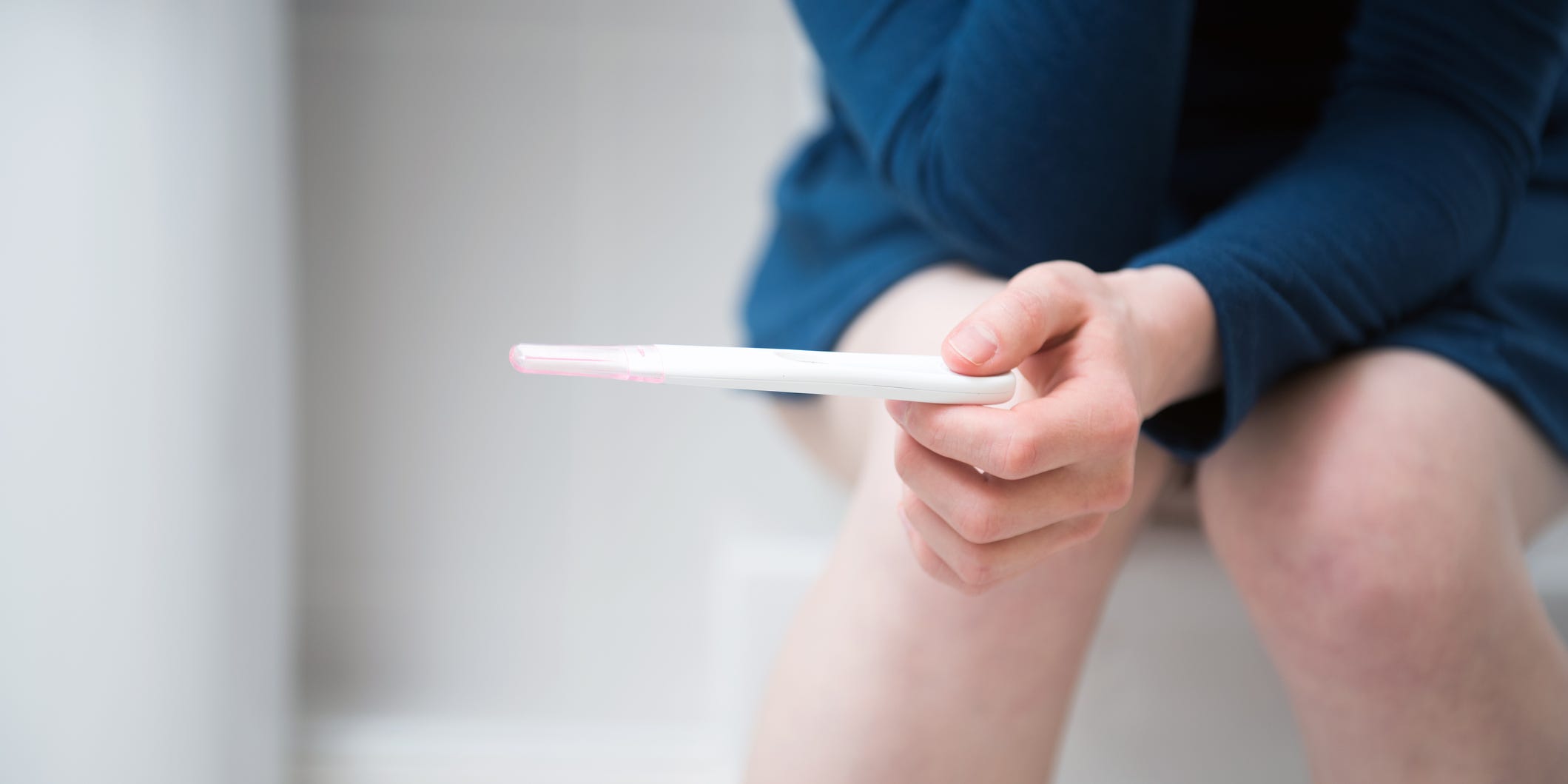 Mi periodo se retrasó 2 meses, pero no estaba embarazada. Resulta que probablemente sea la perimenopausia.