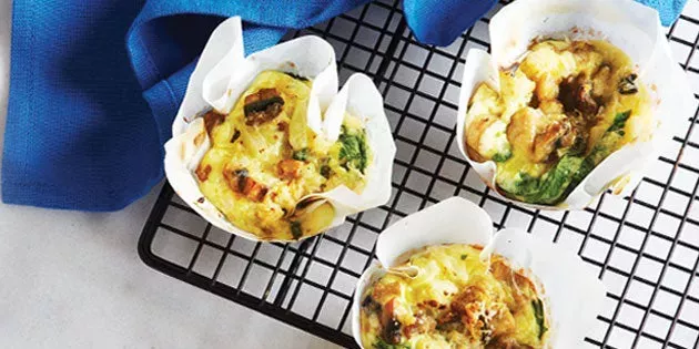 Mini-frittatas de espinacas, champiñones y cebolla