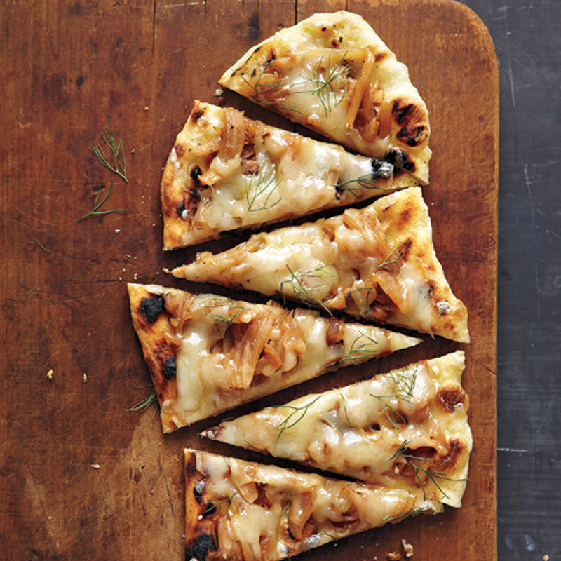 Pizza de hinojo caramelizado, boniato y queso de piñones