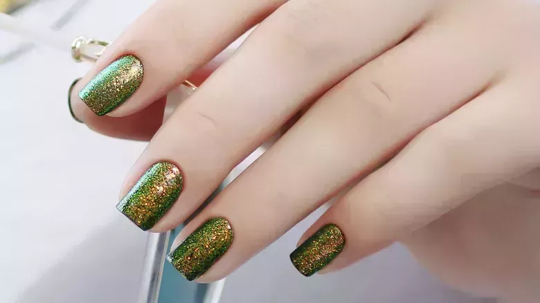 Si eres un eneagrama tipo 3, deberías probar este color de uñas