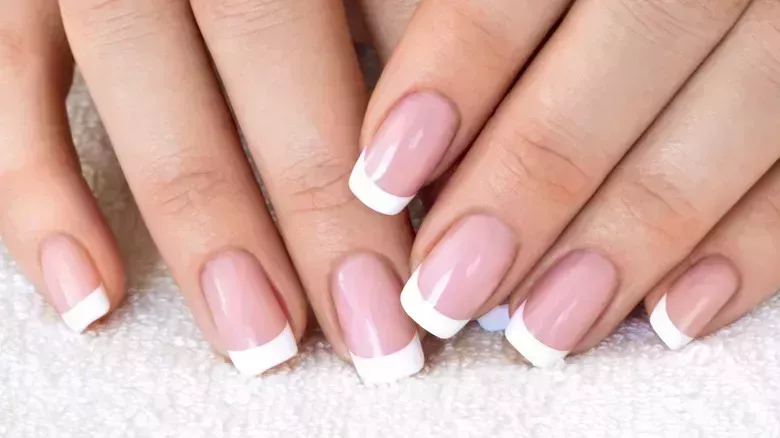 Si eres un eneagrama tipo 3, deberías probar este color de uñas