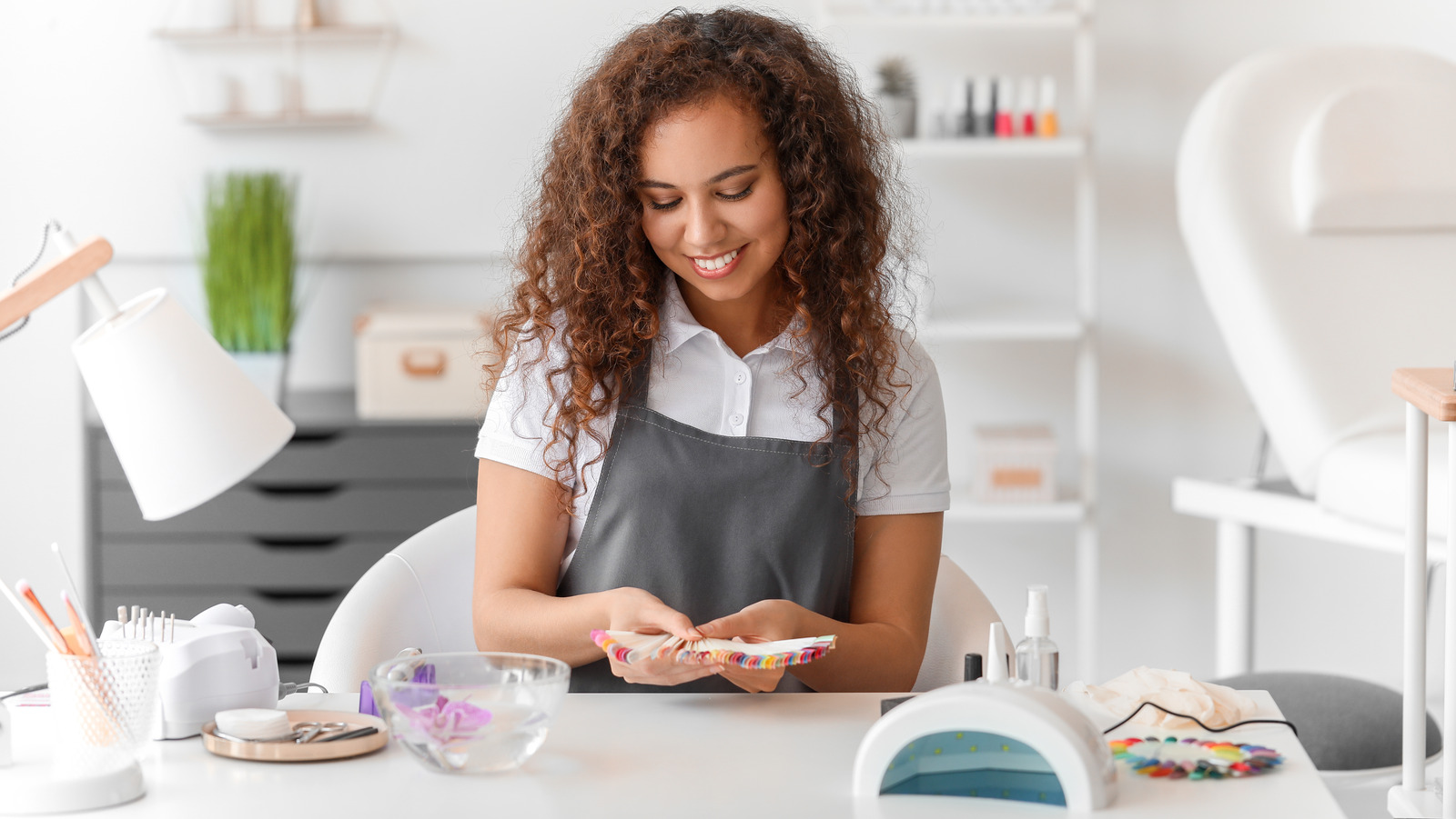 Si eres un eneagrama tipo 3, deberías probar este color de uñas