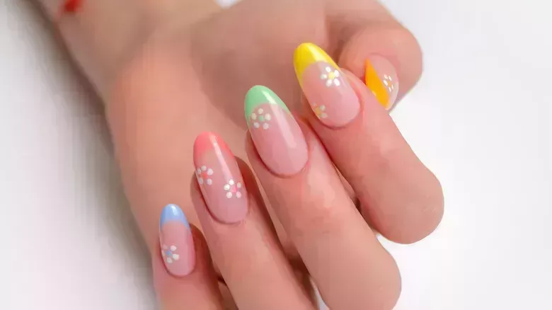 Si eres un eneagrama tipo 4, deberías probar este color de uñas