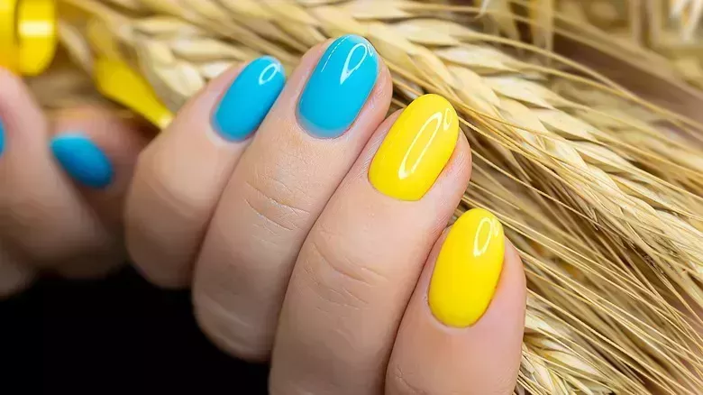 Si eres un eneagrama tipo 4, deberías probar este color de uñas
