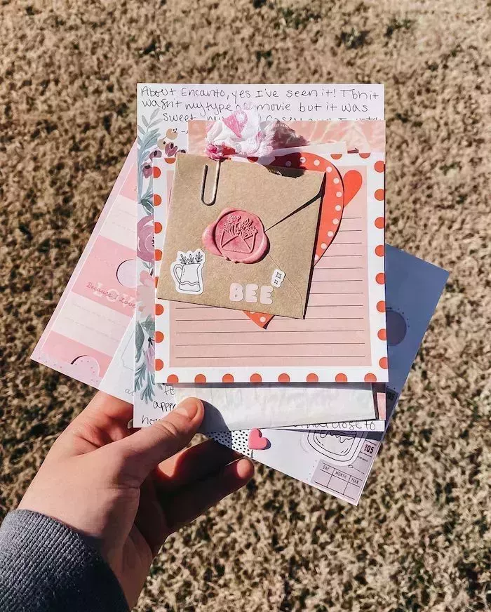 Aquí tienes cómo hacer bonitas cartas escritas a mano para tus mejores amigas