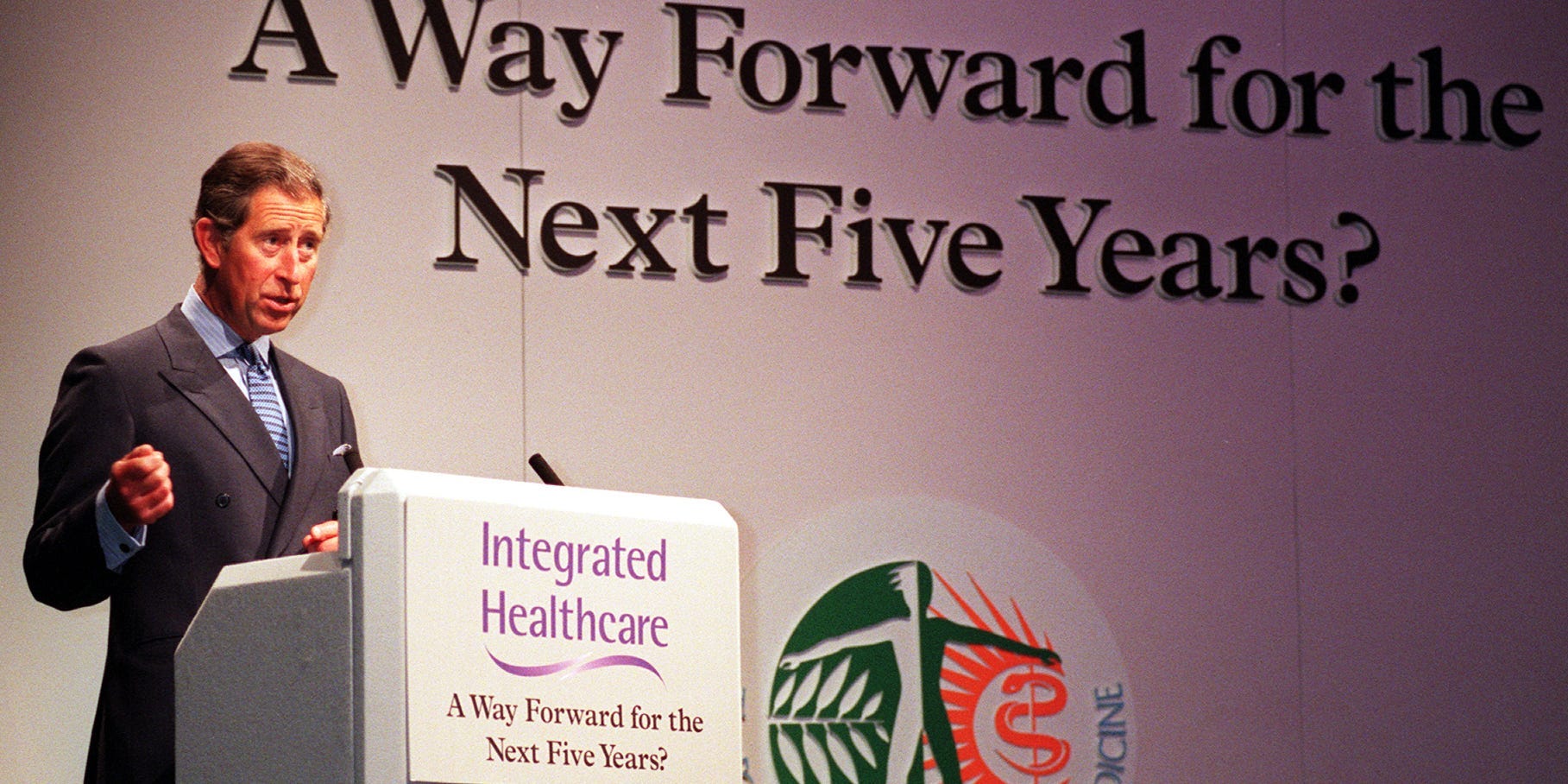 Carlos, el rey de Reino Unido y de la medicina alternativa