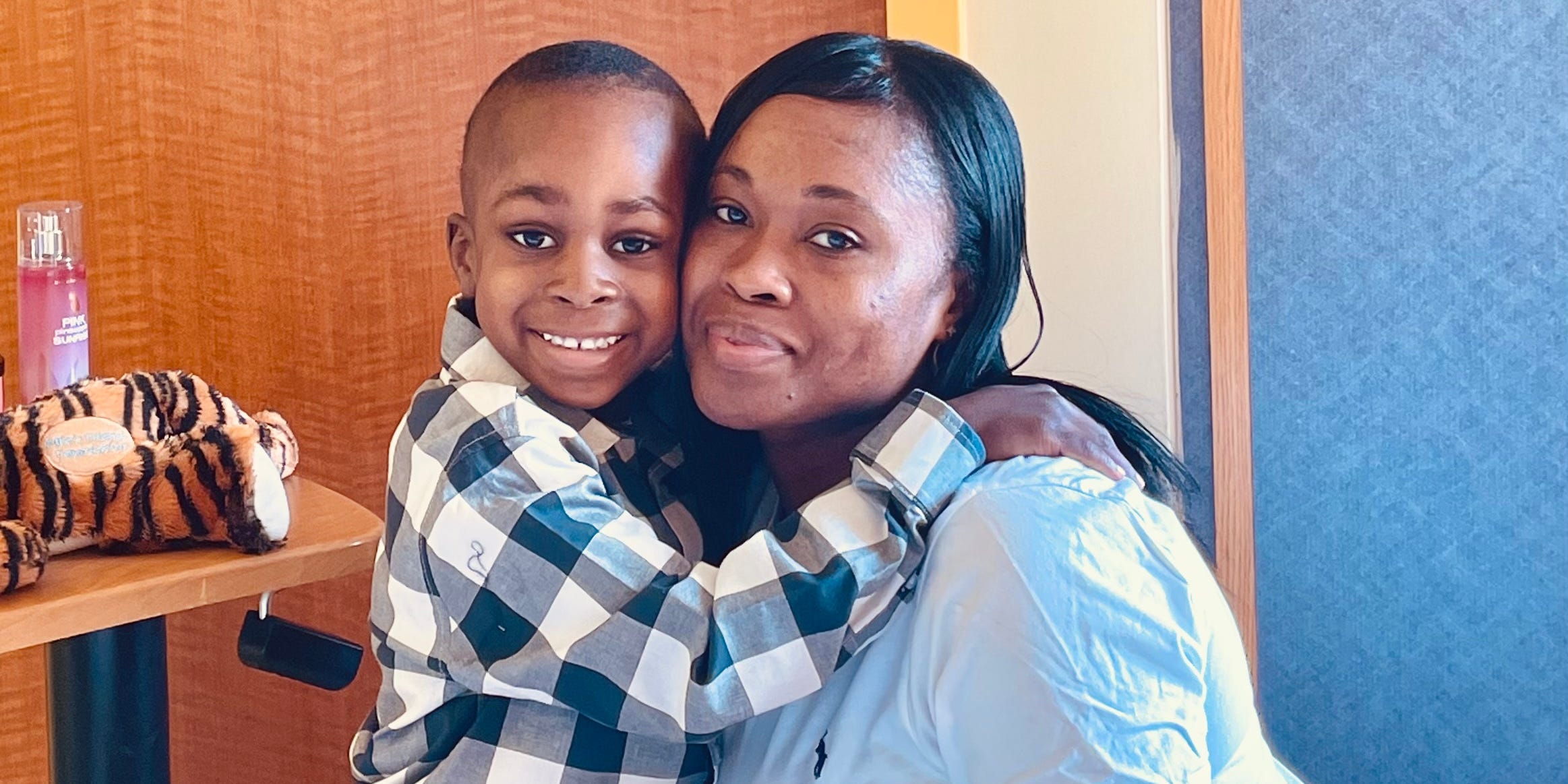 Dejé el ejército para ser madre. A mi hijo de 6 años le han diagnosticado recientemente un cáncer, y ahora dejo mi nuevo trabajo para ser la mejor madre para él.