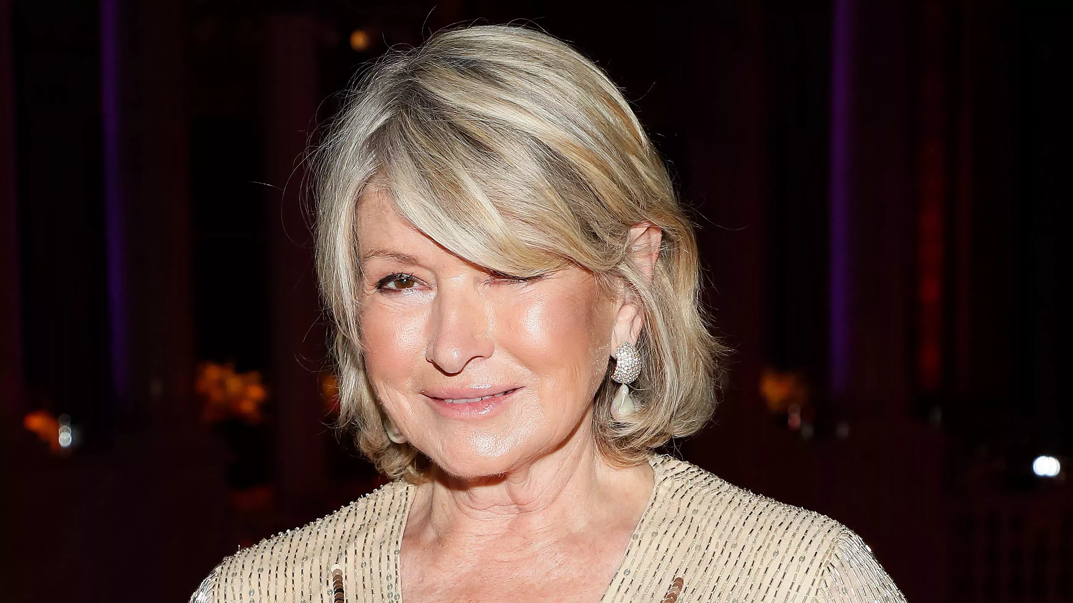 El vídeo "Teenage Dirtbag" de Martha Stewart es un peinado increíble tras otro