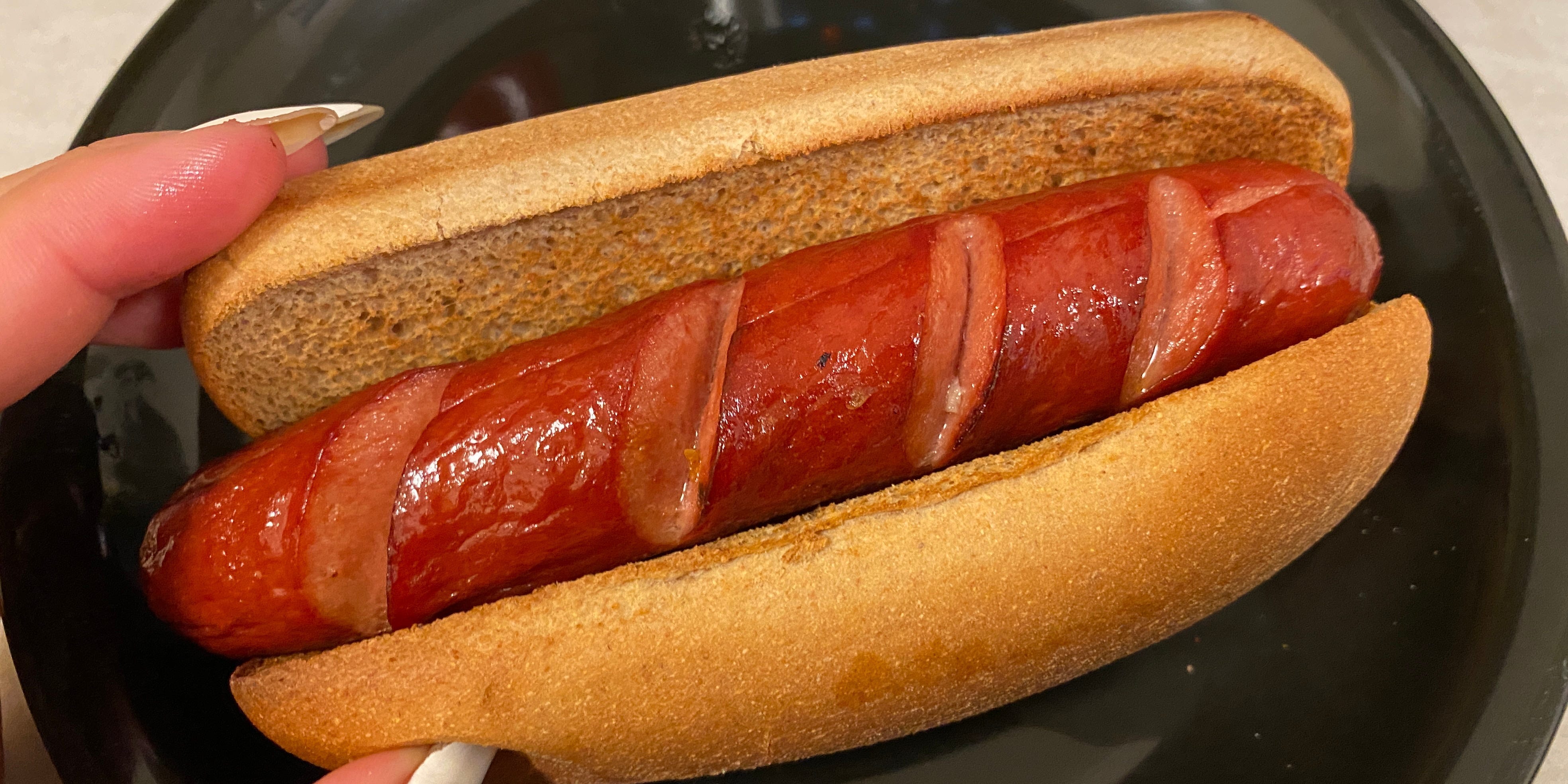 Hice un perrito caliente en la freidora de aire, y ahora no volveré a usar una parrilla