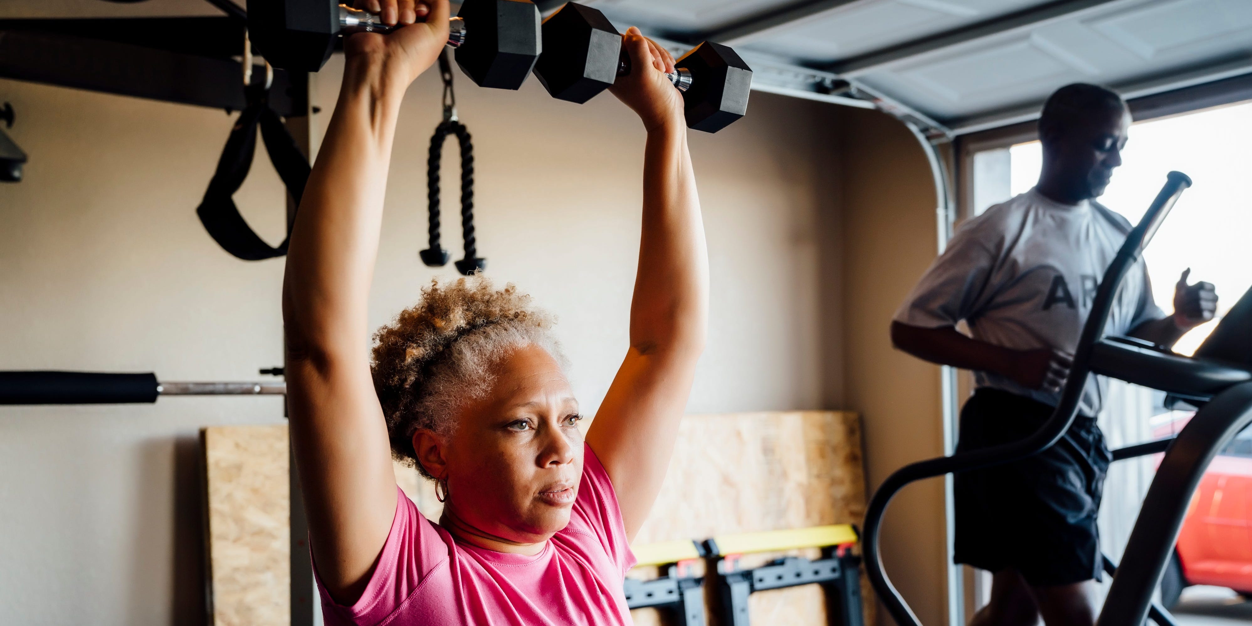 Levantar pesas puede ayudar a vivir más tiempo, especialmente si se combina con cardio