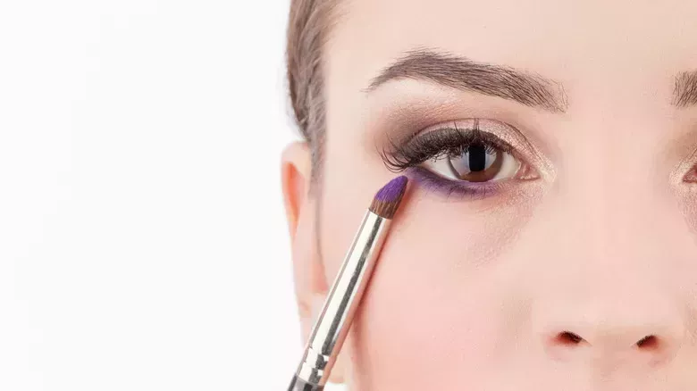 Por qué el eyeliner difuminado estará de moda en otoño de 2022
