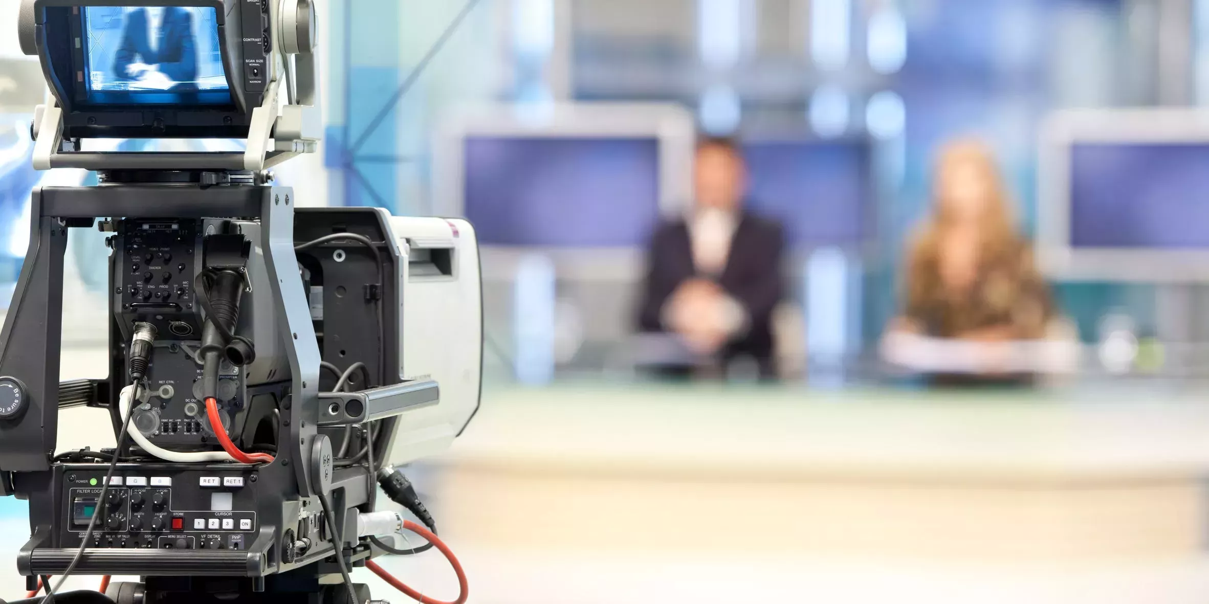 Una presentadora de noticias empezó a sufrir un derrame cerebral en directo. Estas son las sutiles señales de advertencia que notó en directo.