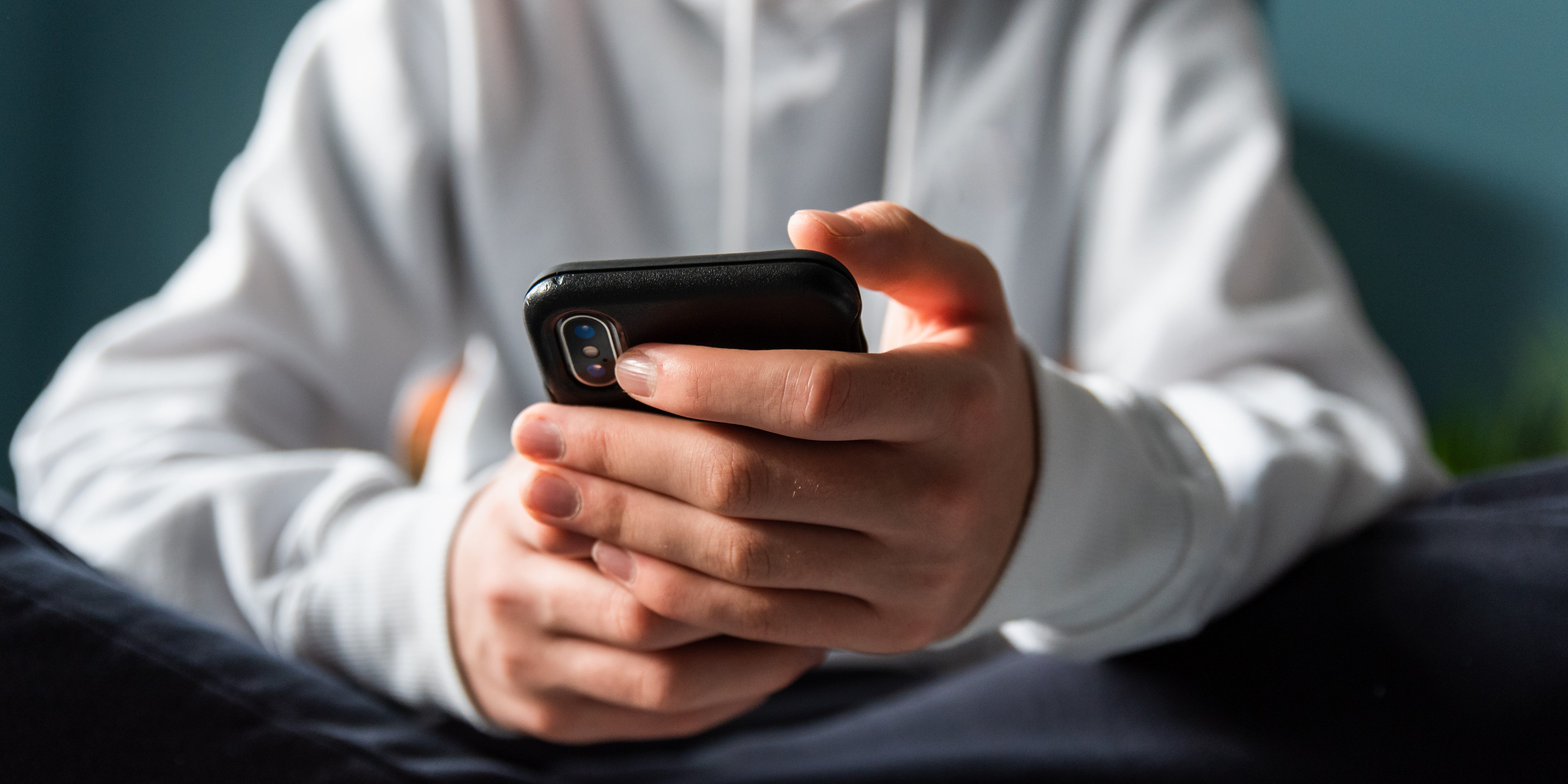 Un estafador acosa a mi hijo de 9 años.