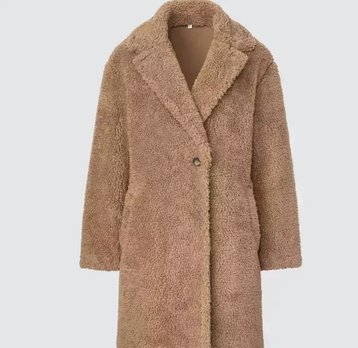 Cómo vestirse como Selena Gómez en <em>Sólo asesinatos en el edificio</em>