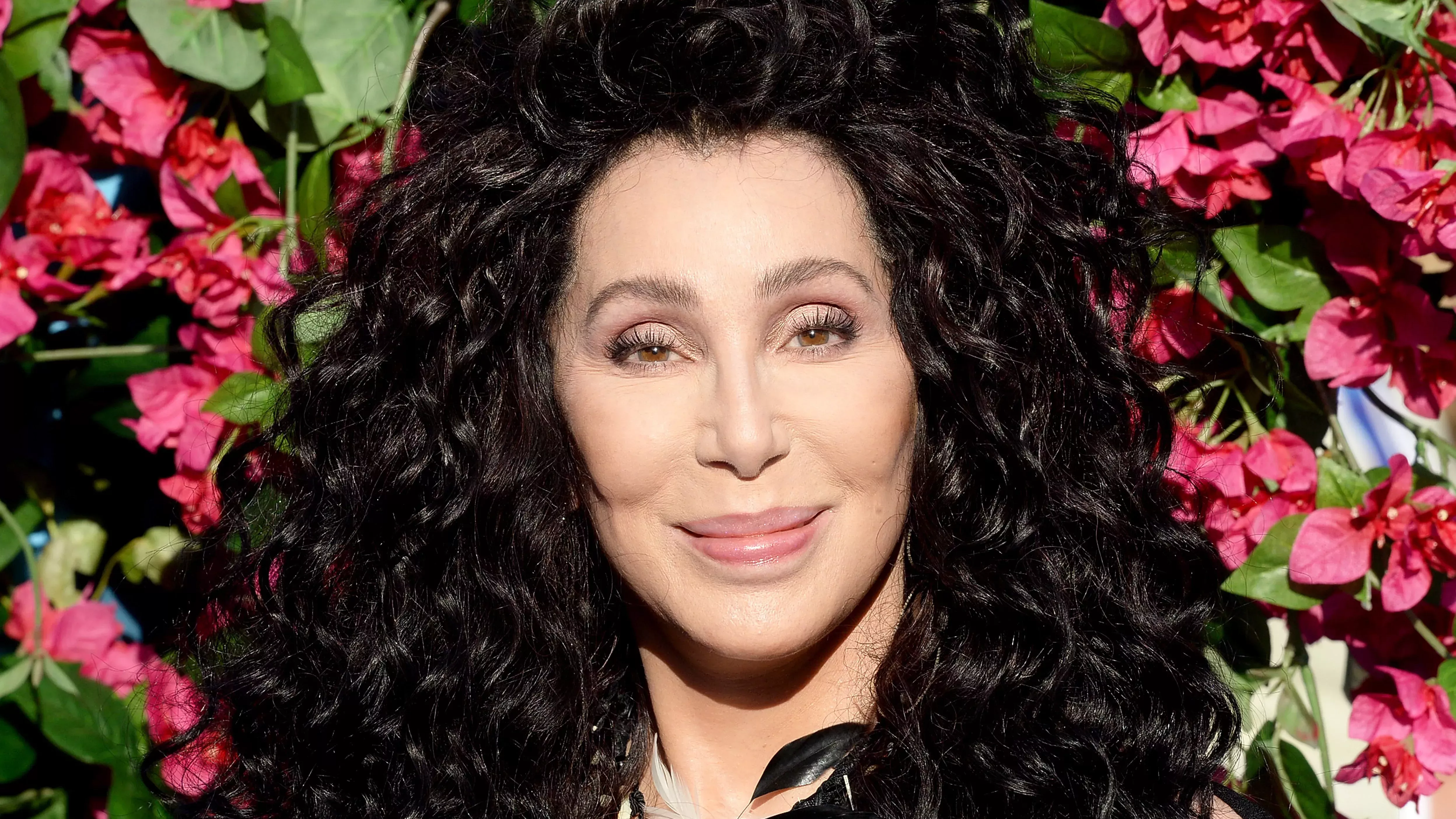 El icónico look que Cher ahora califica de "ridículo"