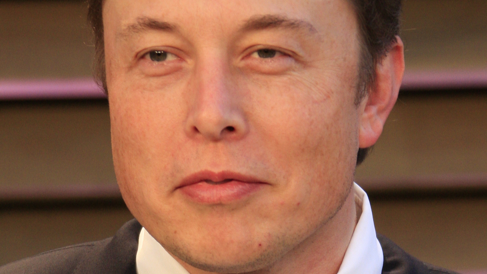 Perfume que huele a pelo quemado.