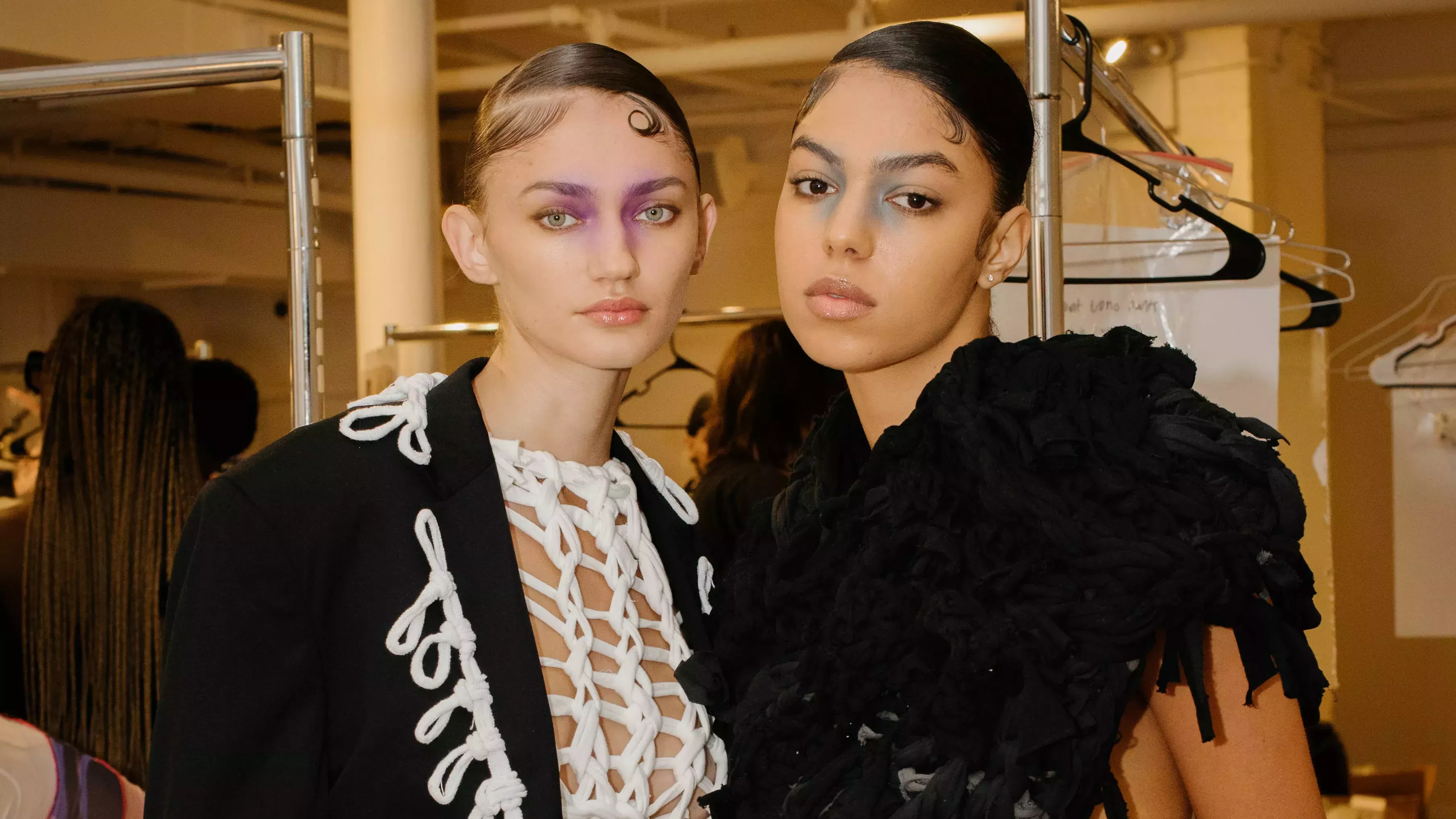 Los "puentes mariposa" son una nueva y etérea tendencia de maquillaje que inunda las pasarelas