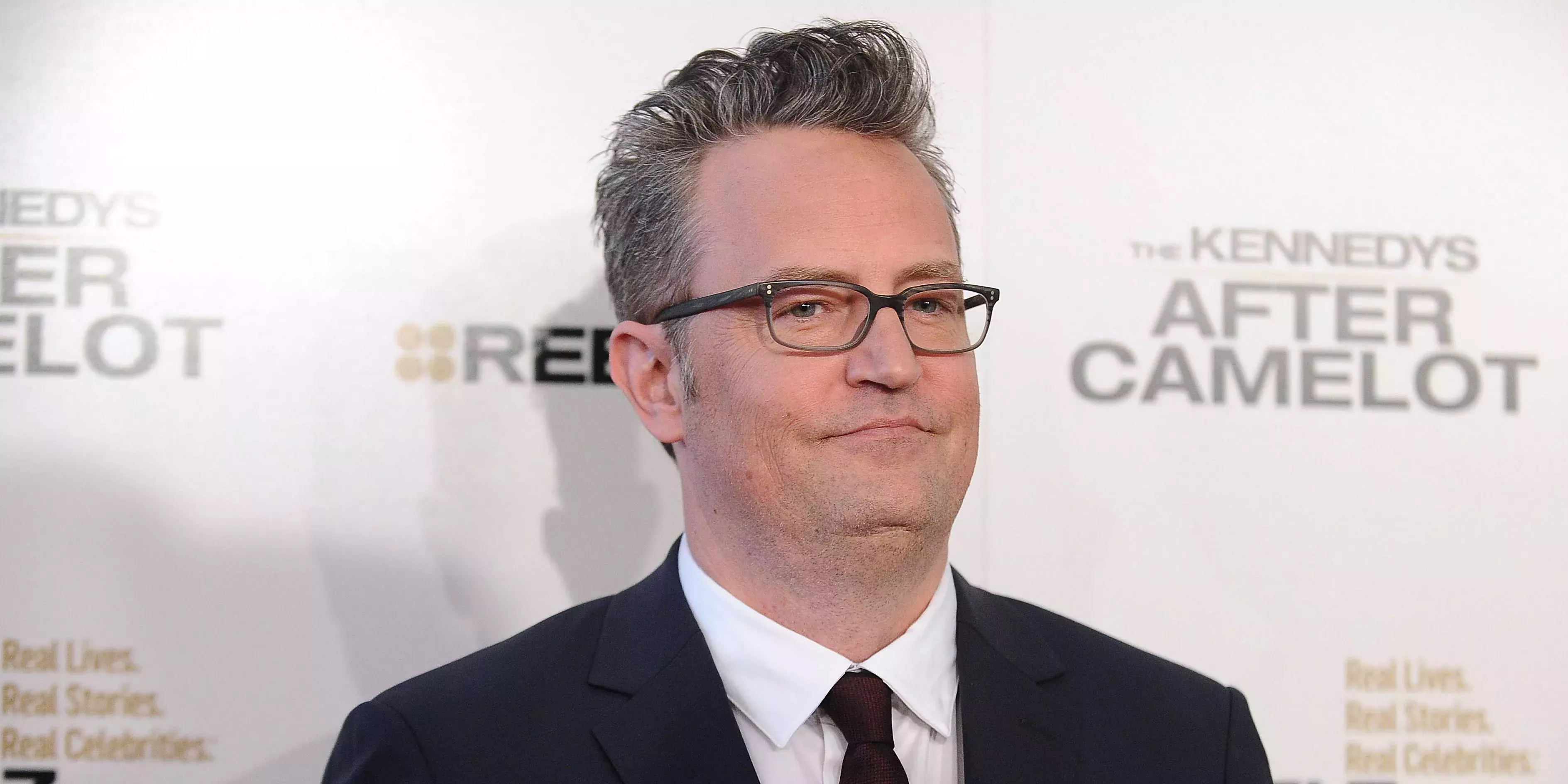Matthew Perry dijo que asistió a 6.000 reuniones de Alcohólicos Anónimos, fue a rehabilitación 15 veces y se sometió a 14 cirugías en el curso de su adicción a las drogas
