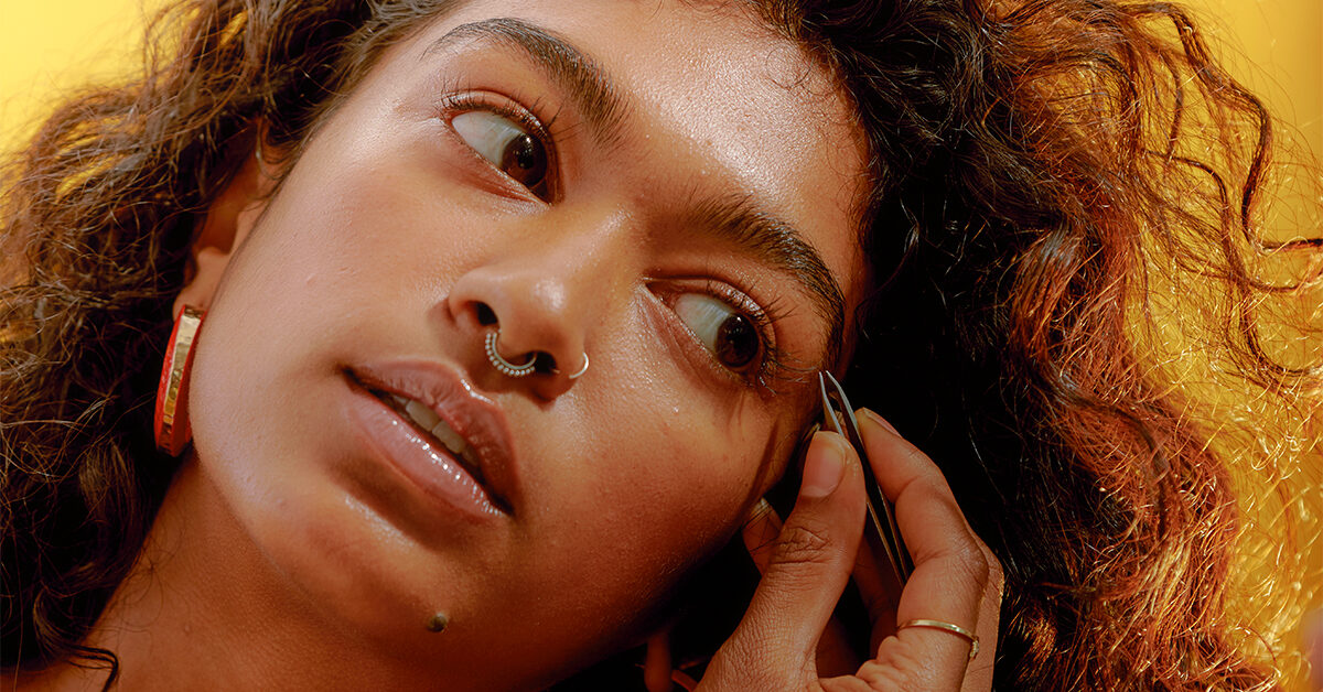 Cómo eliminar un grano en la ceja